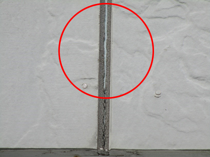 シーリング材のひび割れの例2